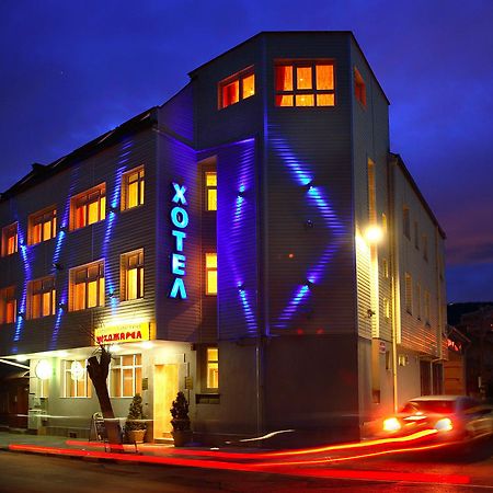 Hotel Mehdjarel Shumen Bagian luar foto
