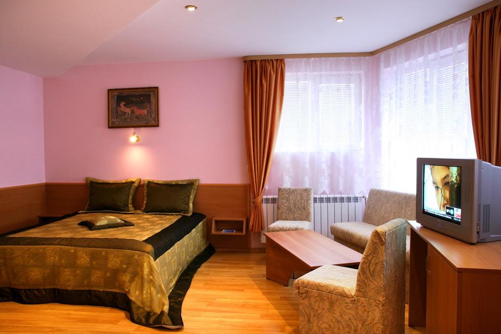 Hotel Mehdjarel Shumen Bagian luar foto